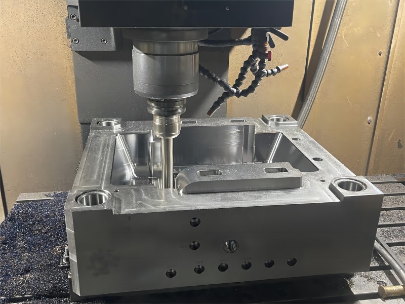 Резкий рост заказов на изготовление пресс-форм по индивидуальному заказу подчеркивает наши производственные мощности.