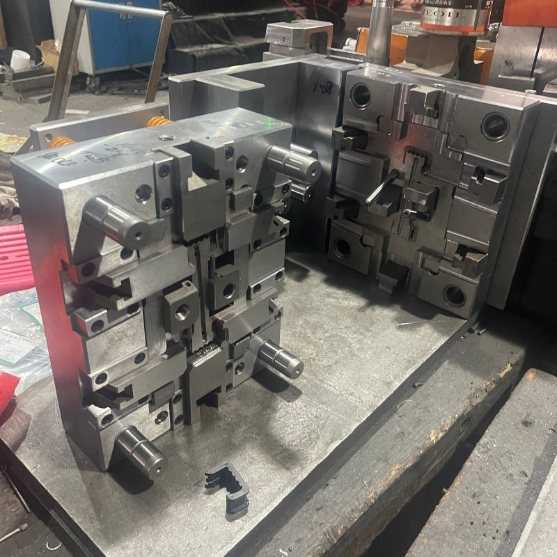 Custom Steel Injection Molds & Tooling
